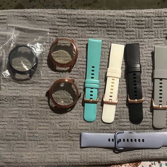 Samsung Active 2 watch Rose Gold 40 mm -works great comes with the add ons. - Picture 4 of 7